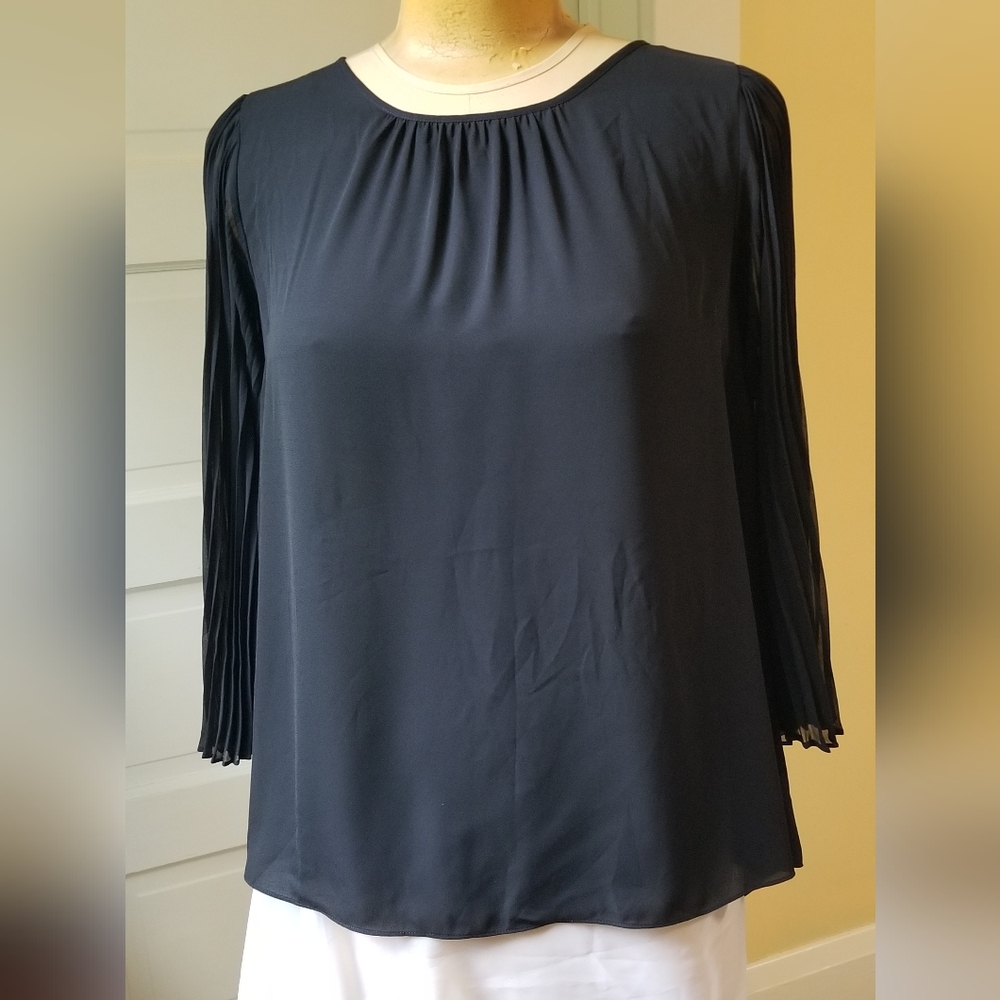 Vince Camuto Like New Dressy Black Tunic w/ Accordion Pleat Sleeves Size L